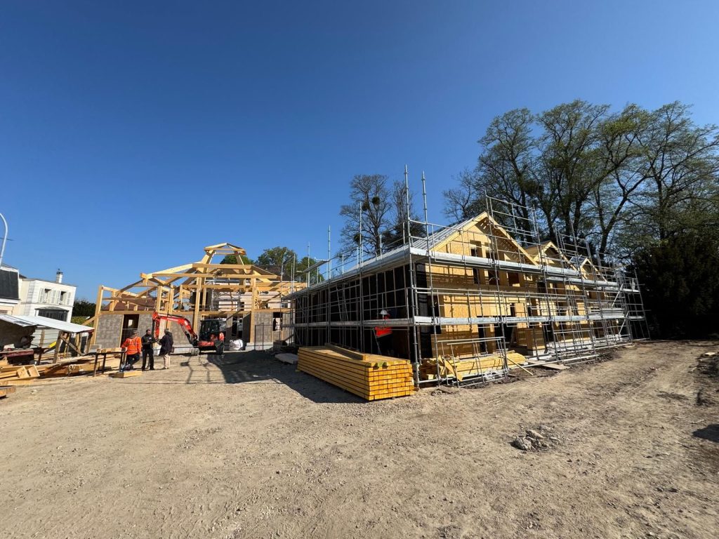 Chantier de construction de la crèche durable de Wissous isolée en Biofib