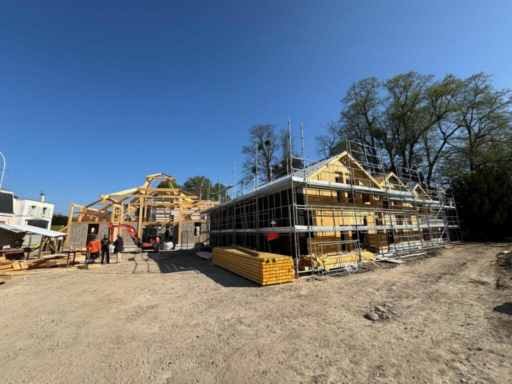 Chantier de construction de la crèche durable de Wissous isolée en Biofib