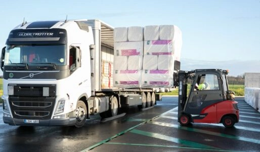 Palette de produits biofib trio chargée dans un camion
