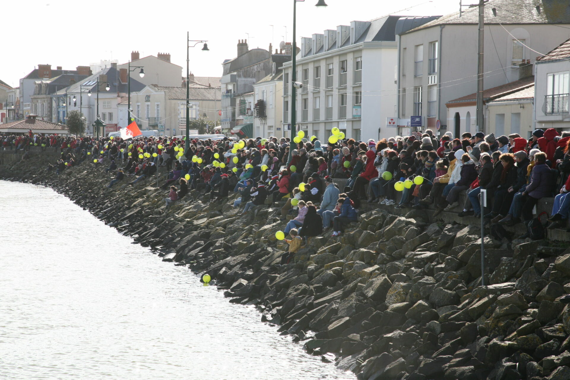 Jean Le Cam dans le chenal des Sables d'Olonne